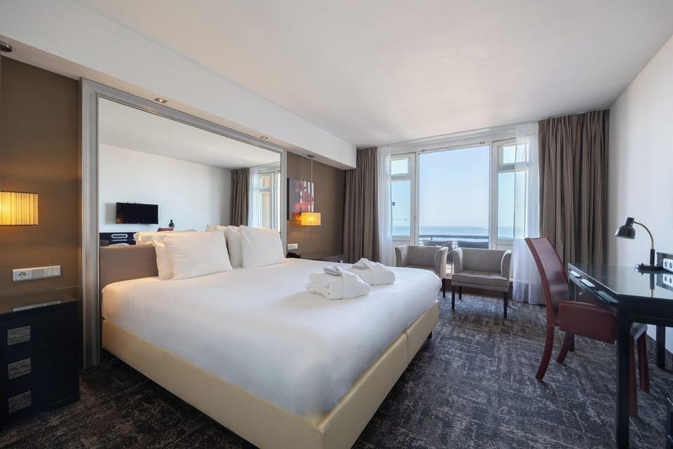 Superior Room, Sea View | Minibar, in-room safe, cribs/infant beds, rollaway beds