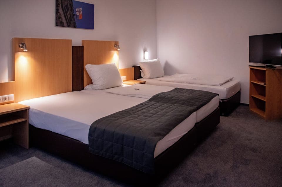 Economy Triple Room | Hypo-allergenic bedding, individually decorated, individually furnished