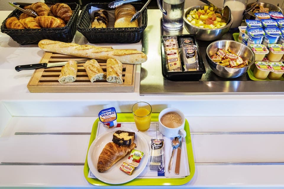 Daily buffet breakfast (EUR 9.90 per person)