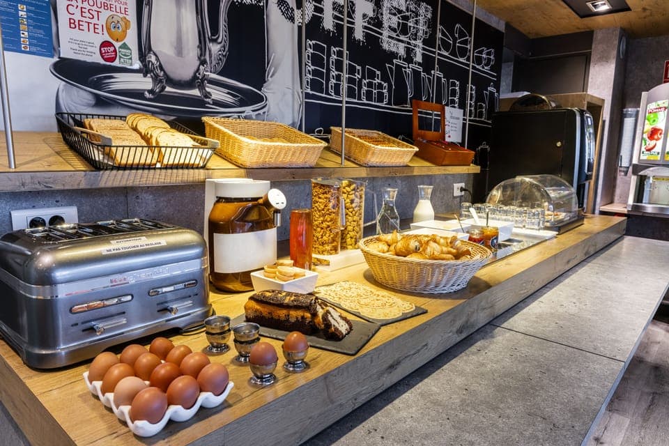 Daily buffet breakfast (EUR 9.90 per person)