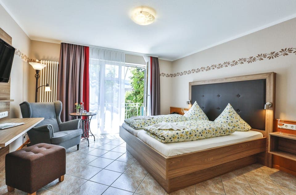 Premium bedding, in-room safe, desk, blackout drapes