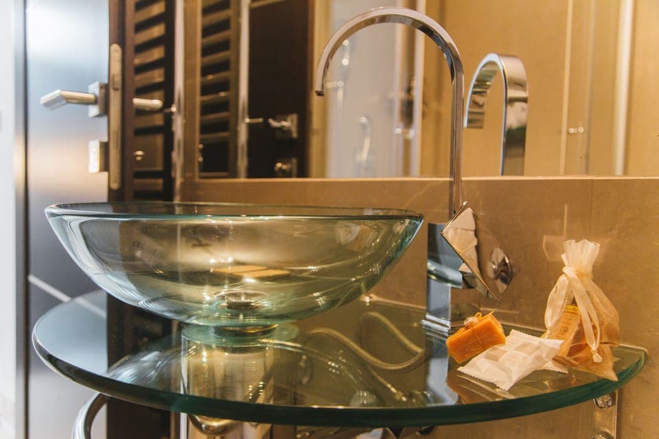 Luxury Apartment | Bathroom | Free toiletries, hair dryer, slippers, towels