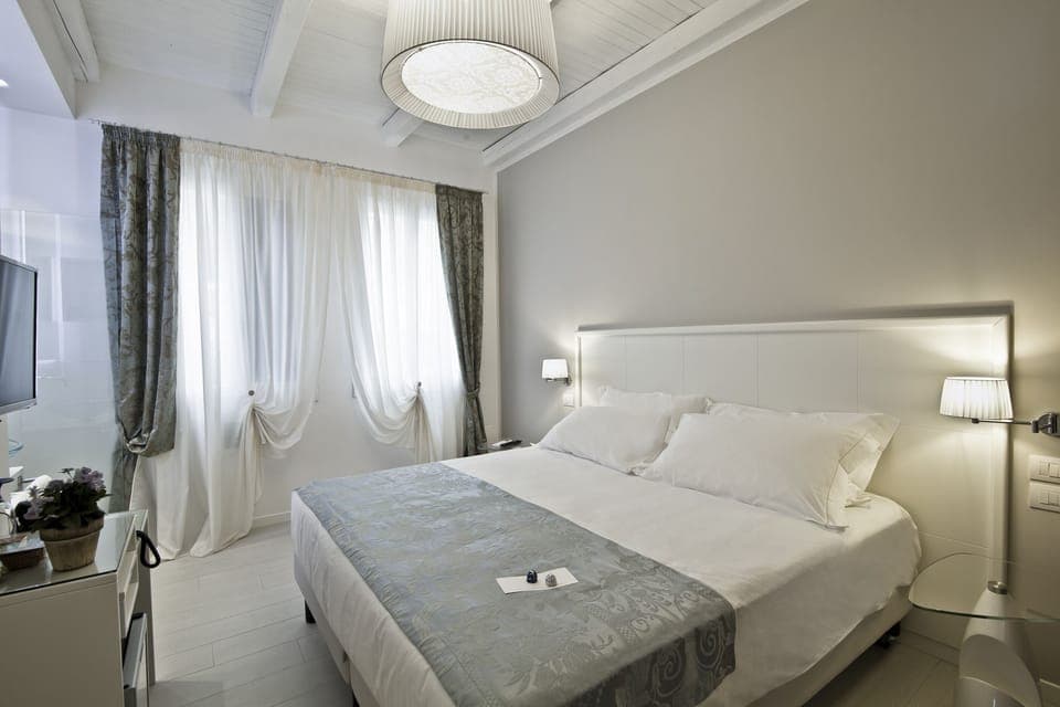Superior Double Room | Premium bedding, minibar, in-room safe, desk