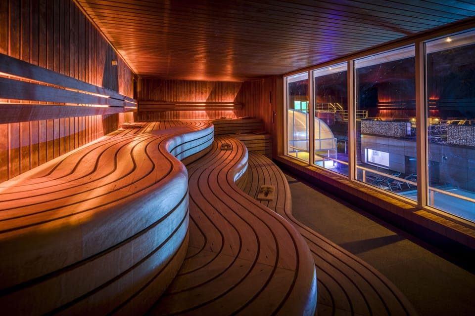 Couples treatment rooms, sauna, hot tub, steam room, Turkish bath