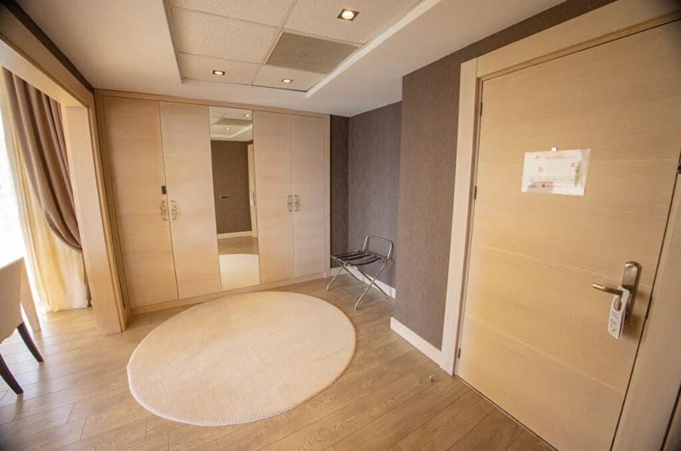 Suite | Premium bedding, minibar, in-room safe, desk