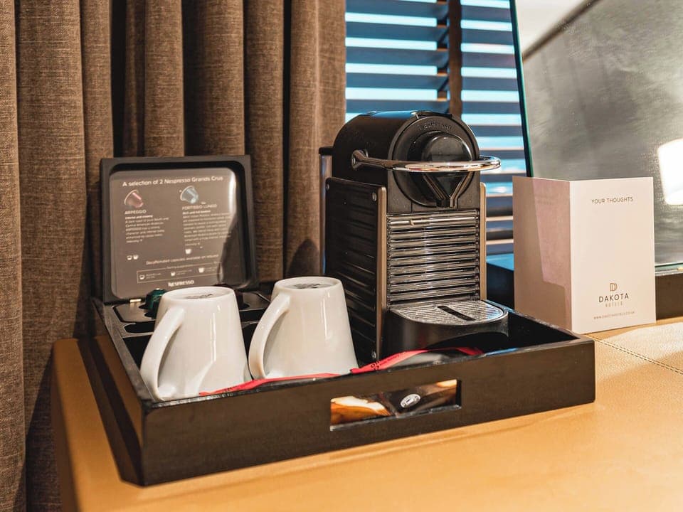 Executive Room (Dakota) | Living area | Flat-screen TV