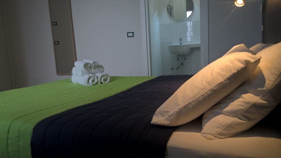 Romantic Double or Twin Room, 1 Bedroom, Ensuite | Hypo-allergenic bedding, pillowtop beds, desk, laptop workspace