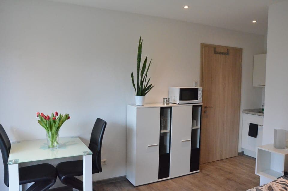 Studio with Terrace (First Floor) | In-room dining