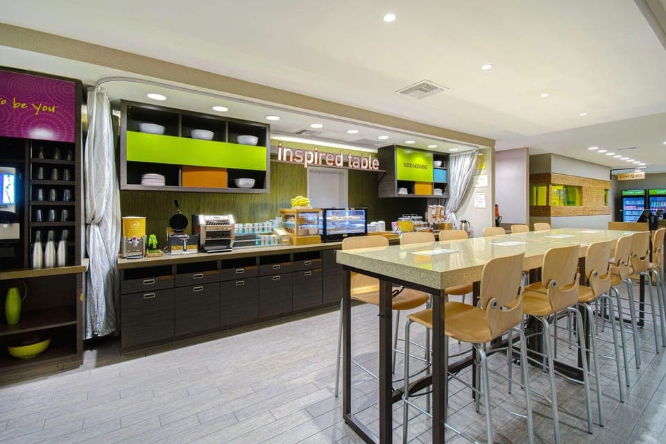 Free daily continental breakfast