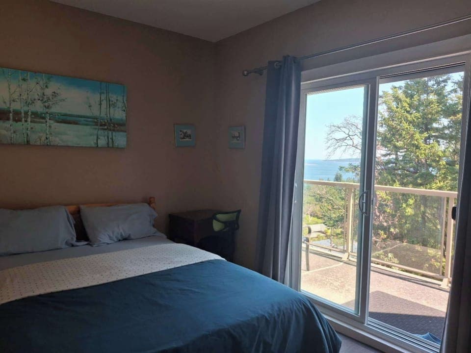 Standard Room, 1 Queen Bed, Ocean View | 1 bedroom, premium bedding, soundproofing, free WiFi