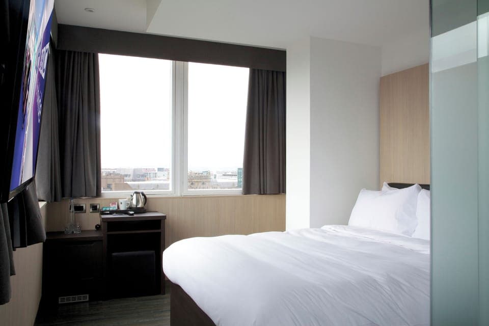 Queen Room | Individually furnished, desk, laptop workspace, soundproofing