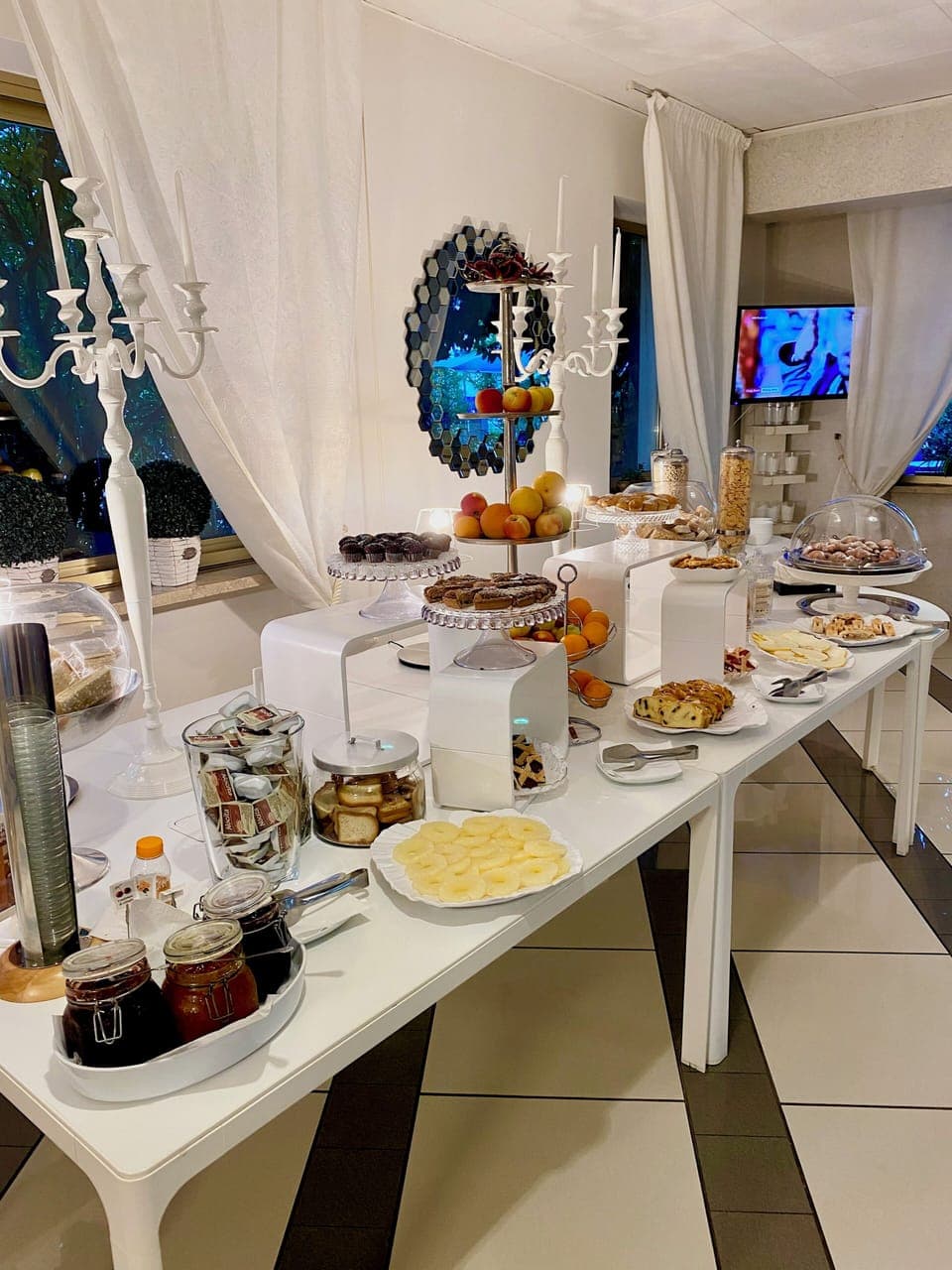 Free daily buffet breakfast