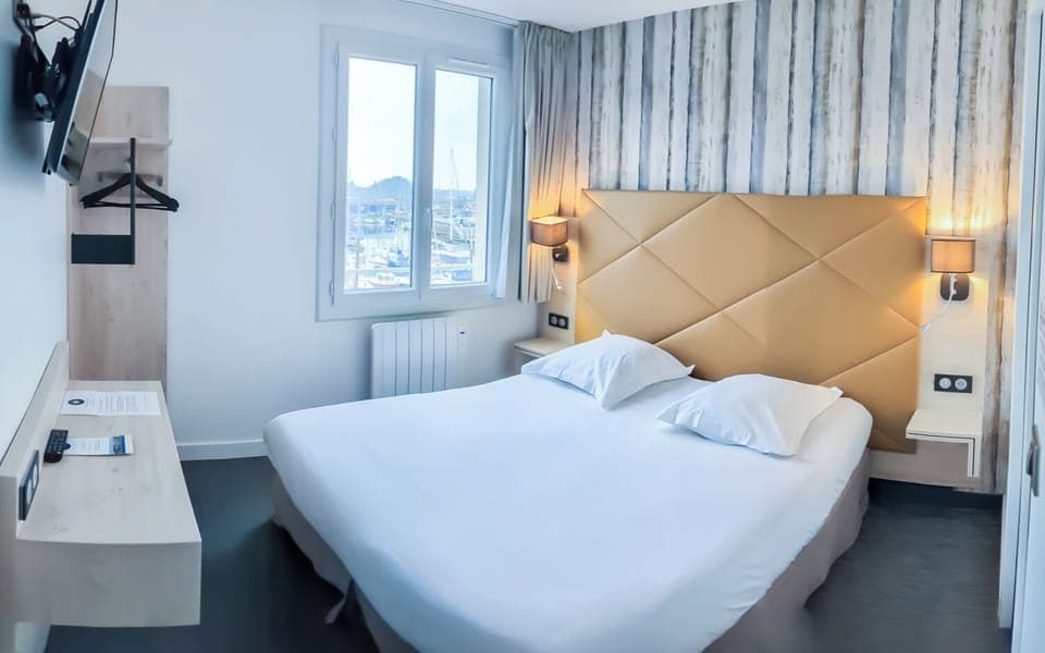 Comfort Double or Twin Room, Harbor View | Premium bedding, desk, blackout drapes, soundproofing