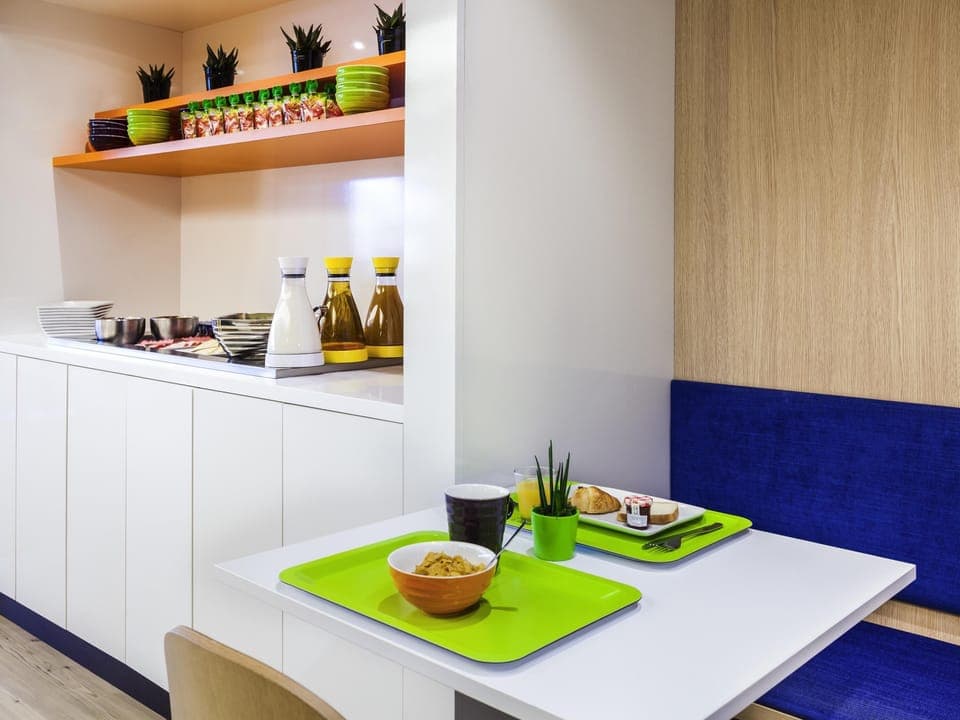 Daily continental breakfast (EUR 13.80 per person)