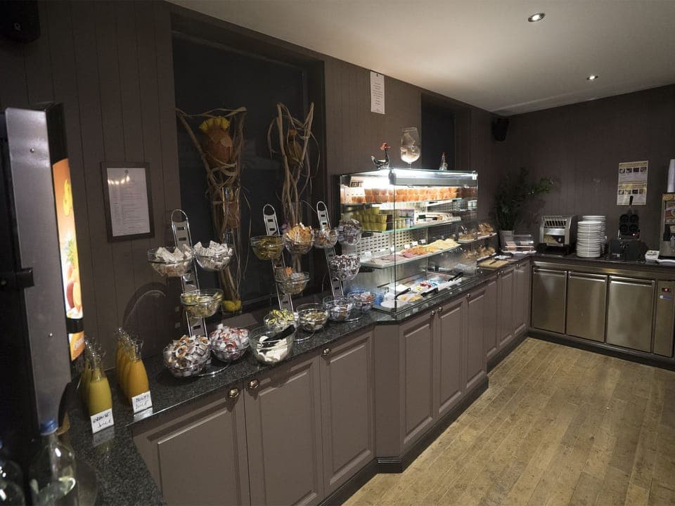 Daily buffet breakfast (EUR 17.5 per person)