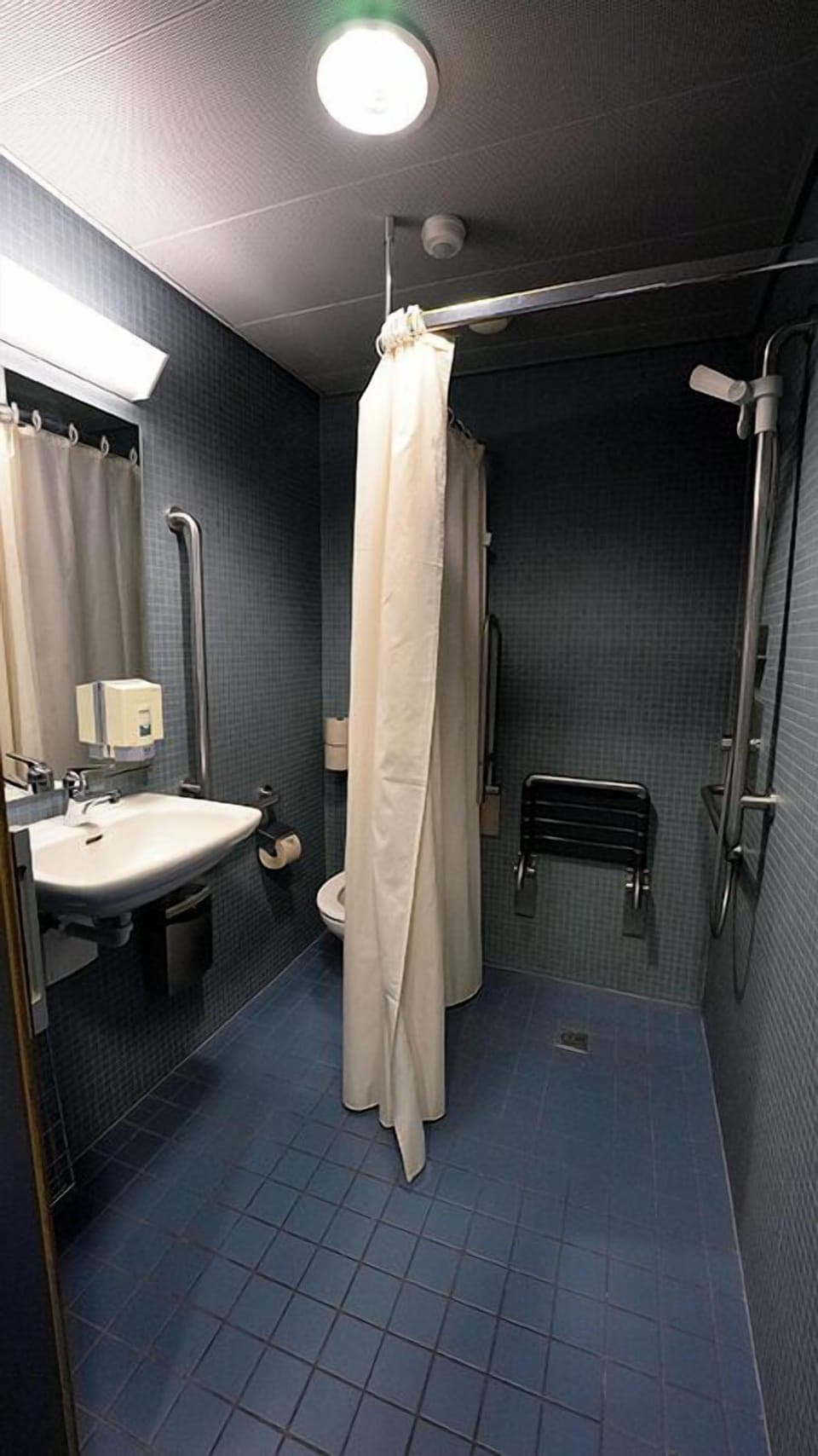 Shower, towels
