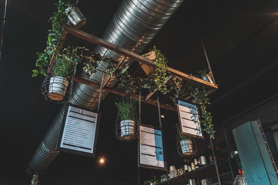 2 restaurants, breakfast, lunch, dinner served; international cuisine