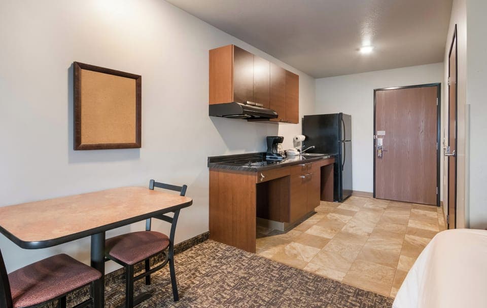 Fridge, microwave, stovetop, coffee/tea maker