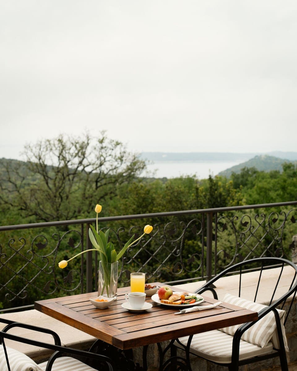 Breakfast, lunch, dinner served; Regional cuisine, pool views 