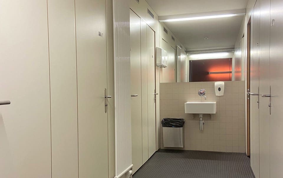 Shower, towels