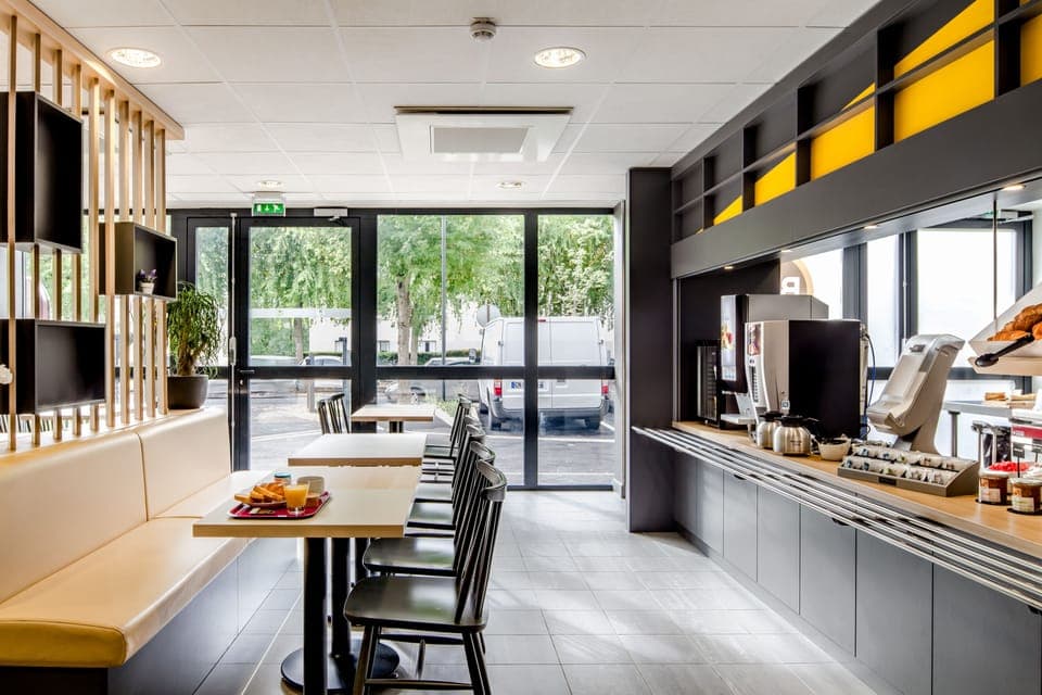 Daily buffet breakfast for a fee