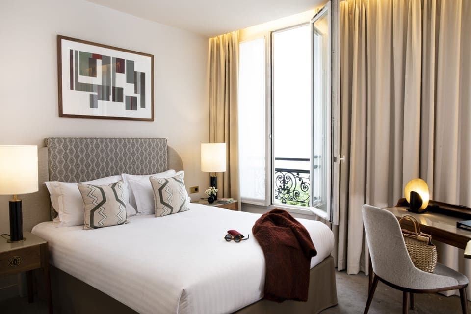 Premium bedding, free minibar items, in-room safe, desk