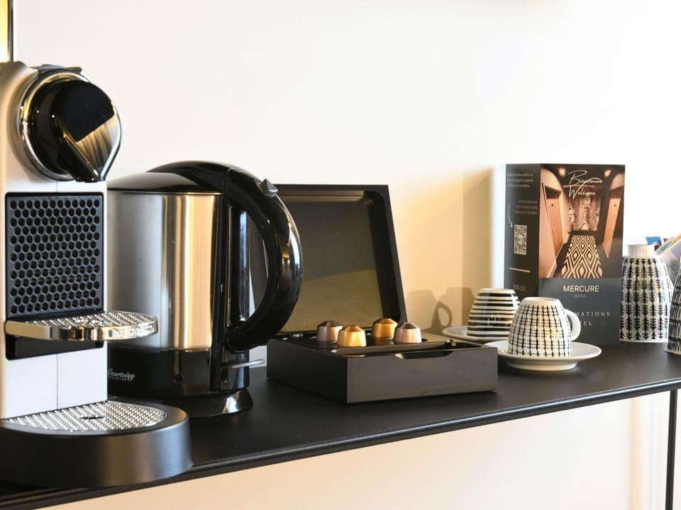 Premium bedding, desk, blackout drapes, soundproofing