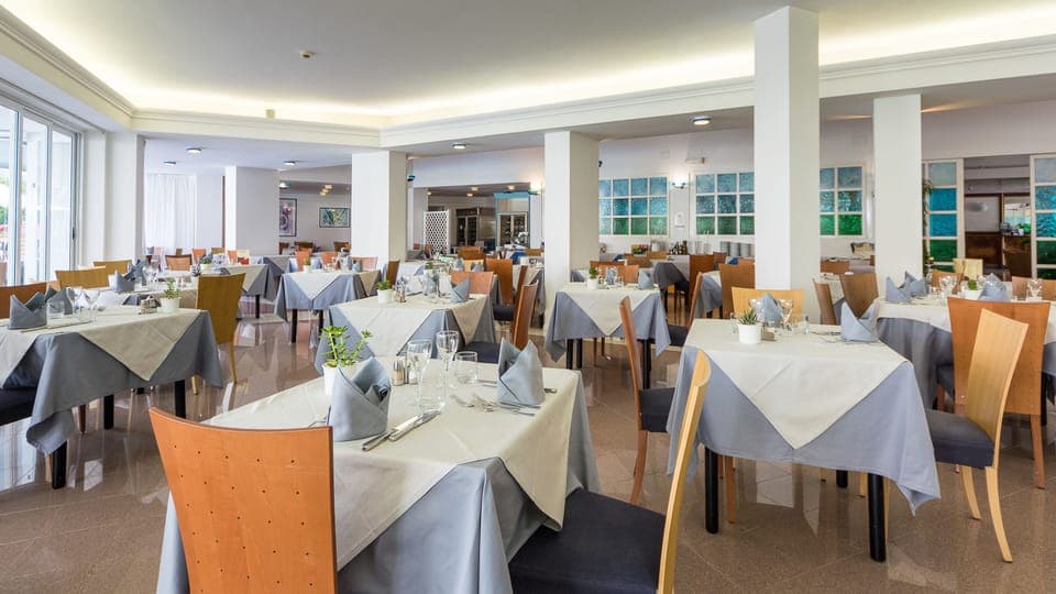 Lunch and dinner served, Italian cuisine