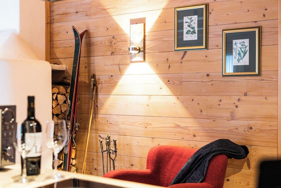 Traditional Chalet, 3 Bedrooms, Non Smoking, Jetted Tub | Living area | 37-inch flat-screen TV with satellite channels, TV, DVD player