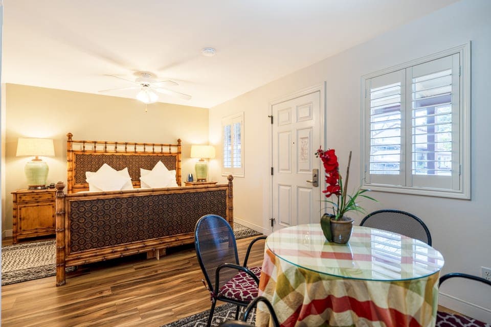 Signature Suite, 2 Bedrooms | Premium bedding, iron/ironing board, free WiFi, bed sheets