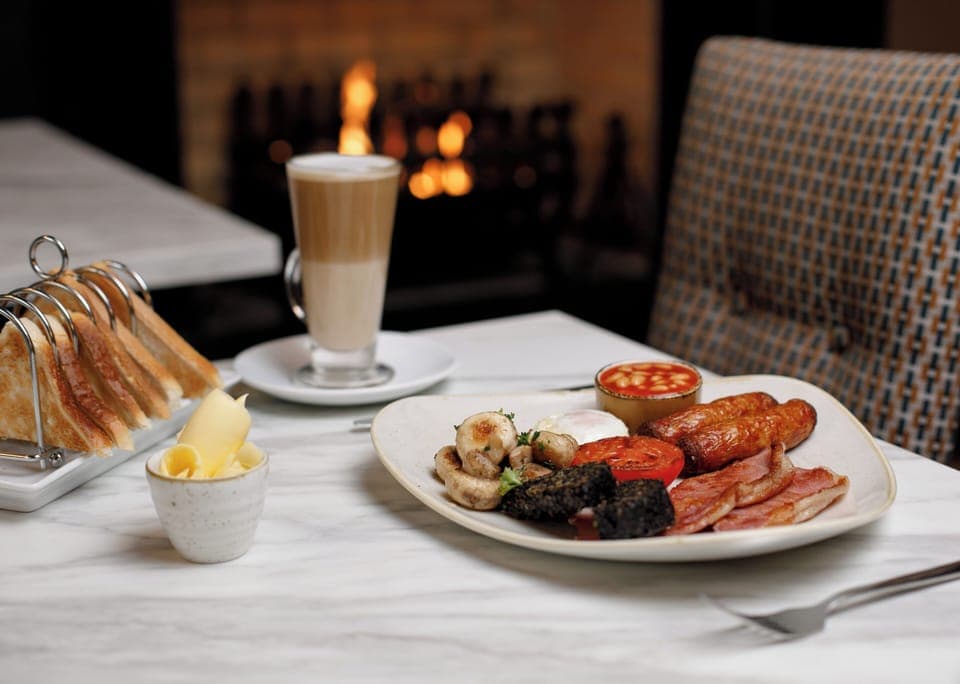 Daily full breakfast (EUR 16 per person)