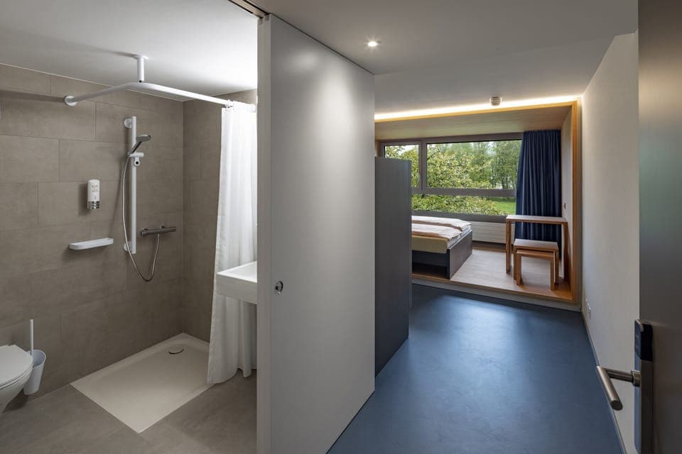 Quadruple Room, Private Bathroom | Bathroom | Shower, towels