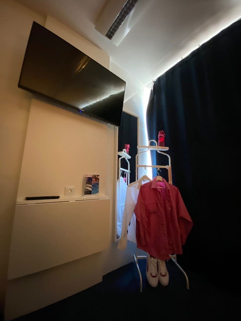 Single Room | Desk, soundproofing, iron/ironing board, bed sheets