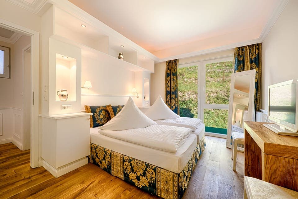 Suite | In-room safe, free WiFi, bed sheets