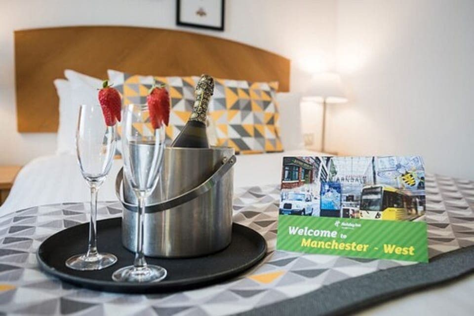 Standard Room | In-room safe, desk, iron/ironing board, free cribs/infant beds