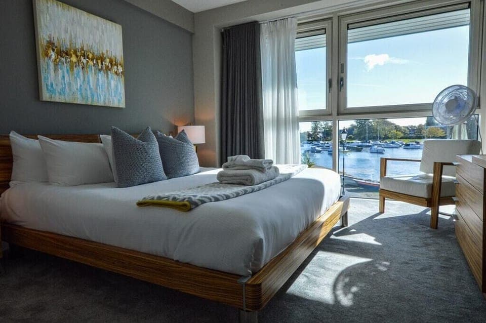 In-room safe, free WiFi, bed sheets