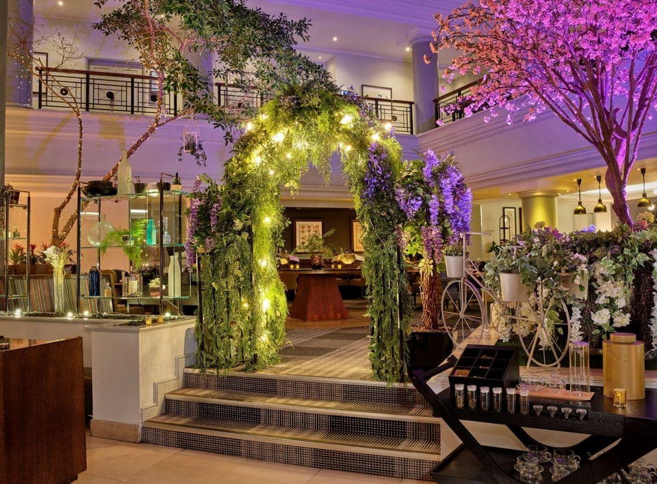 Breakfast, lunch, dinner served; British cuisine 