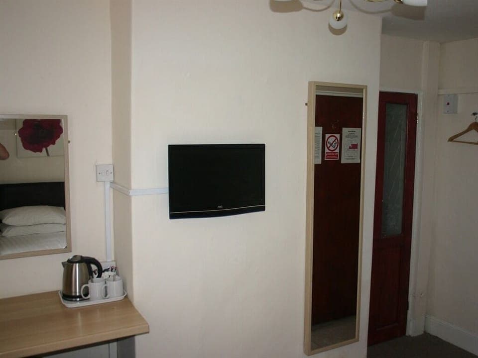 Basic Double Room, Ensuite (Small)