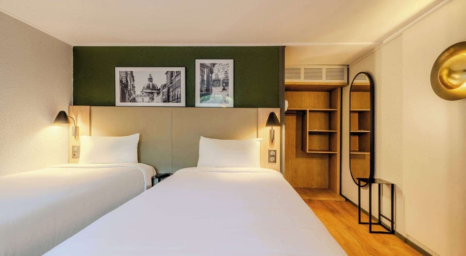 Standard Room, 2 Twin Beds | 1 bedroom, desk, free WiFi, bed sheets