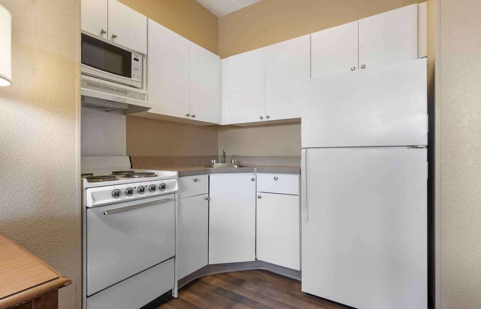 Deluxe Studio, 1 King Bed with Sofa bed, Non Smoking | Desk, iron/ironing board, free WiFi, bed sheets