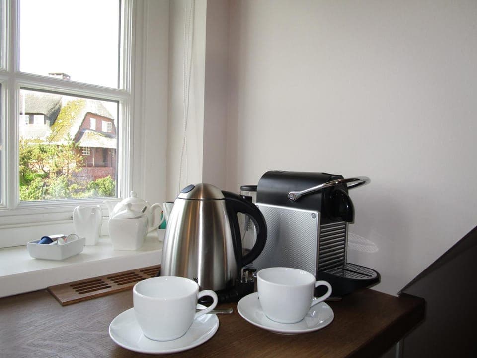 Espresso maker, electric kettle