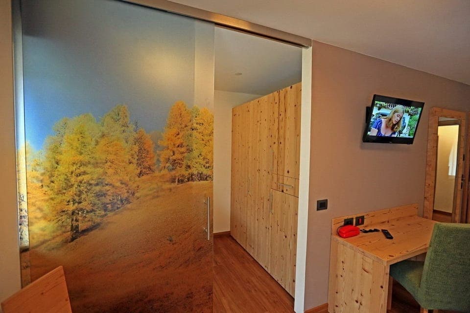 Junior Suite | Living area | Flat-screen TV