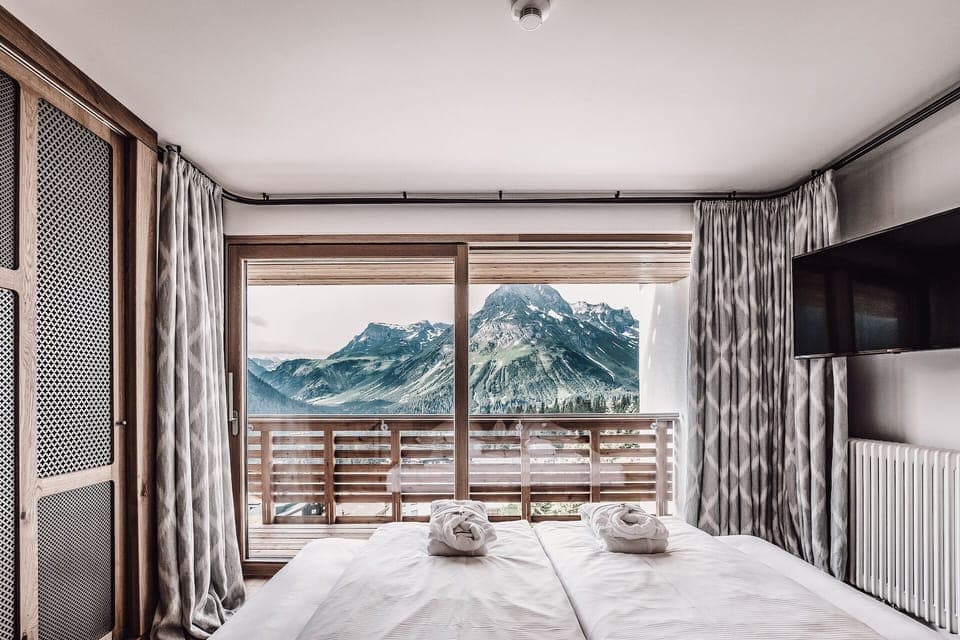 Panoramic Loft | Hypo-allergenic bedding, down comforters, individually decorated