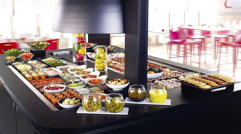 Daily continental breakfast (EUR 14.9 per person)