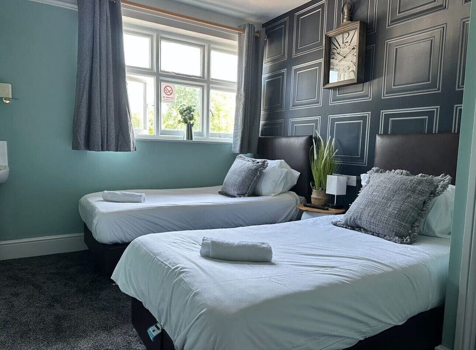 Standard Twin Room, Private Bathroom (Separate Private Bathroom) | 1 bedroom