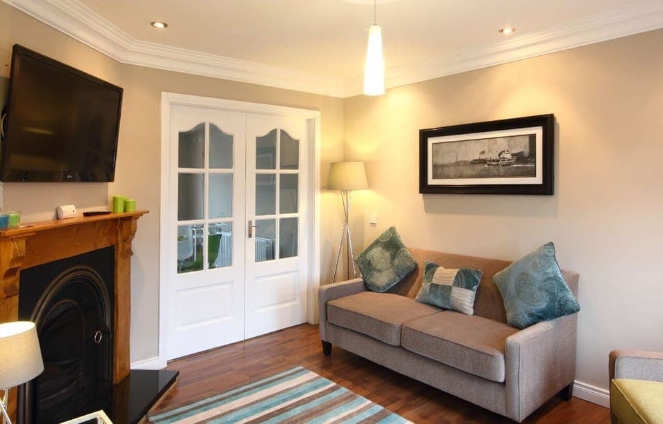 Room, Private Bathroom (3 Storey House - 3 Rooms) | Lounge