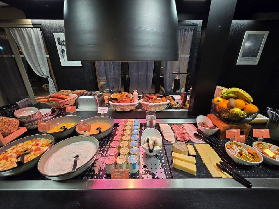 Daily buffet breakfast (EUR 13.9 per person)