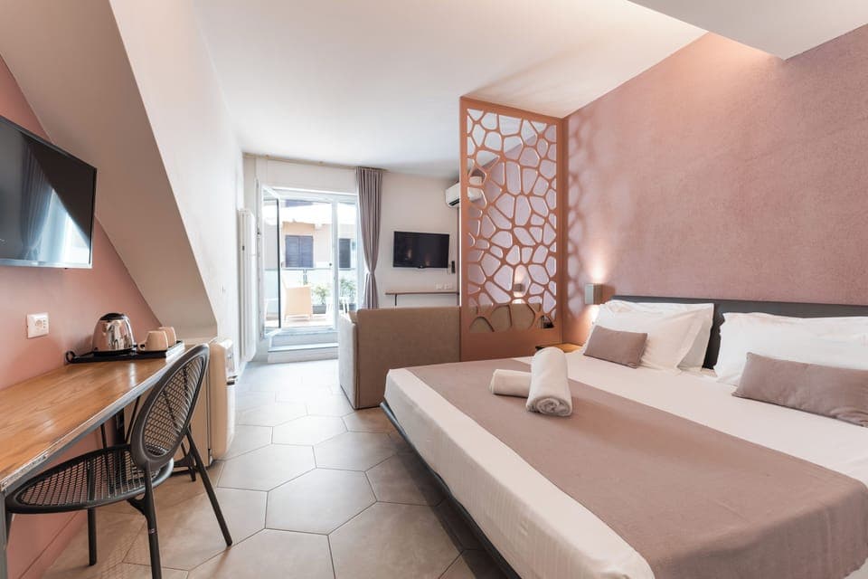 Down comforters, minibar, in-room safe, desk