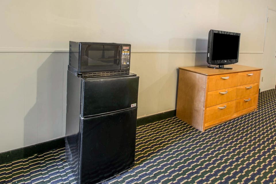 Desk, laptop workspace, iron/ironing board, free WiFi