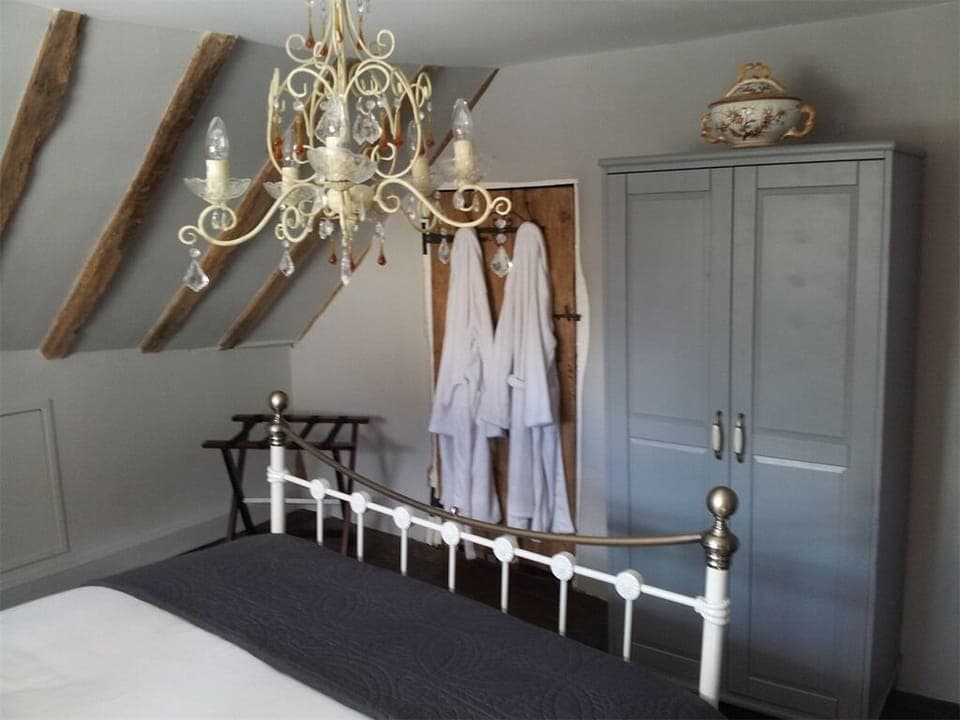 Premium bedding, soundproofing, WiFi